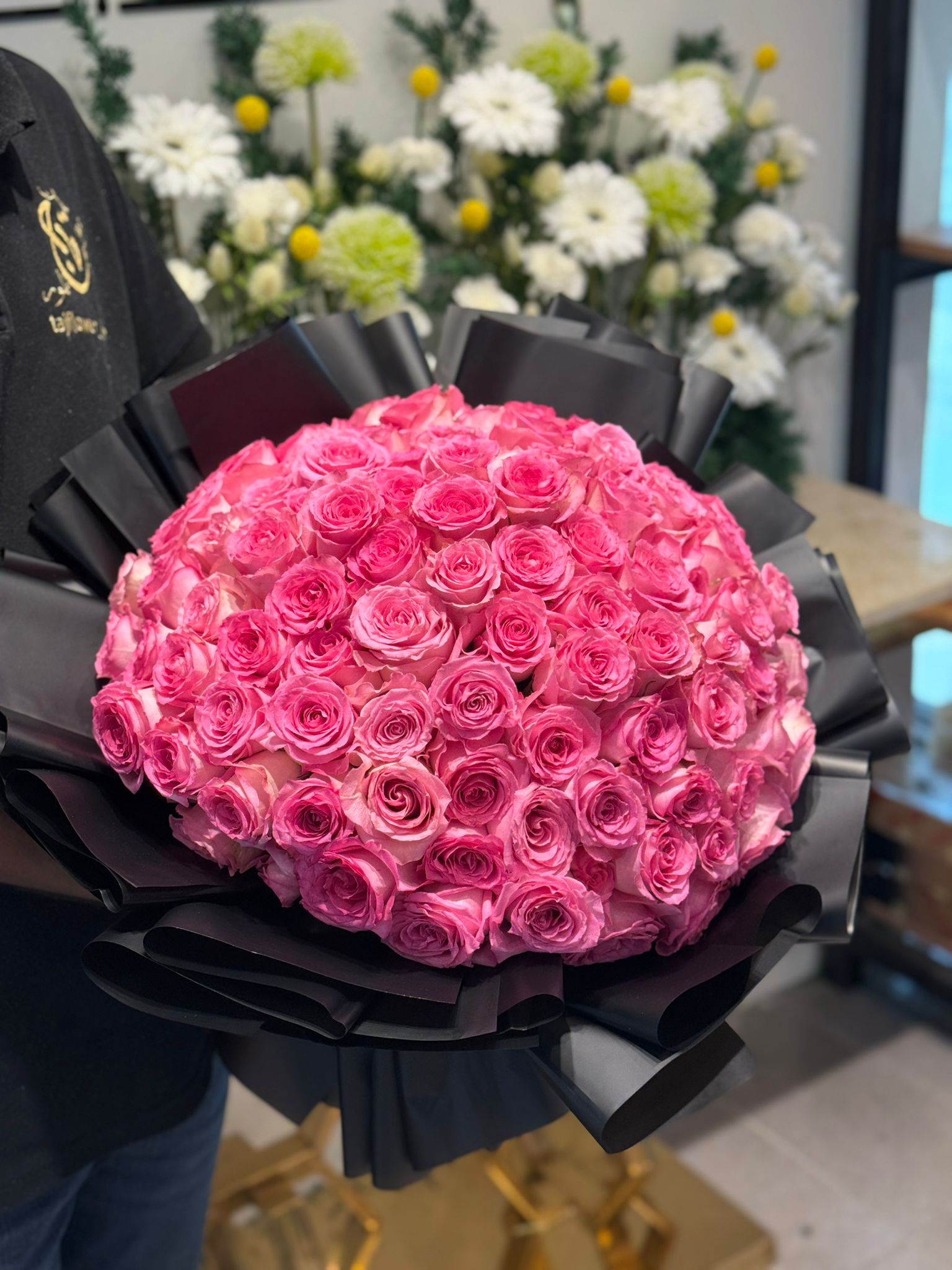 Gori roses 100 pieces pink color Black Packaging