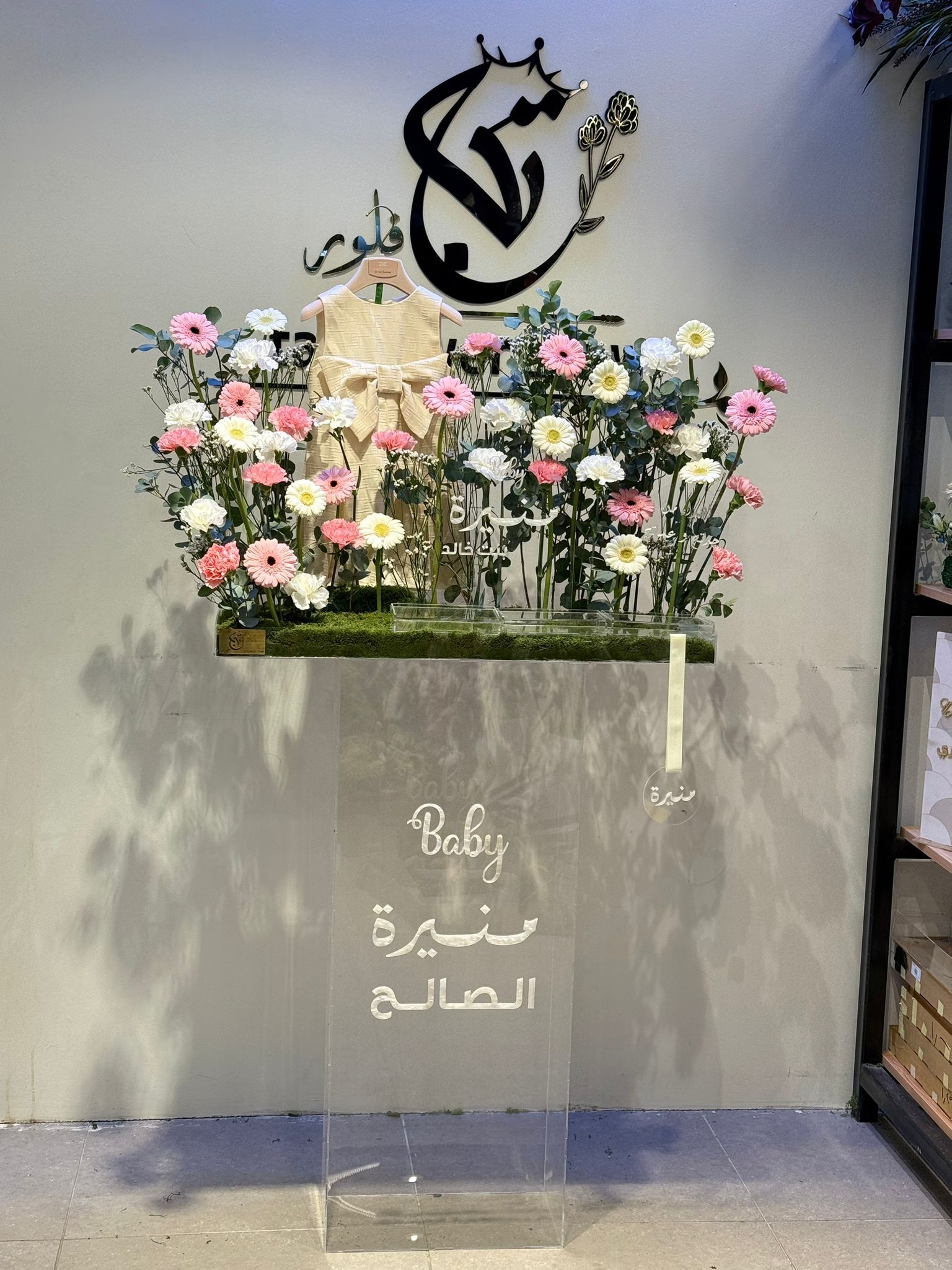 Gerbera with cloves with green calyptus