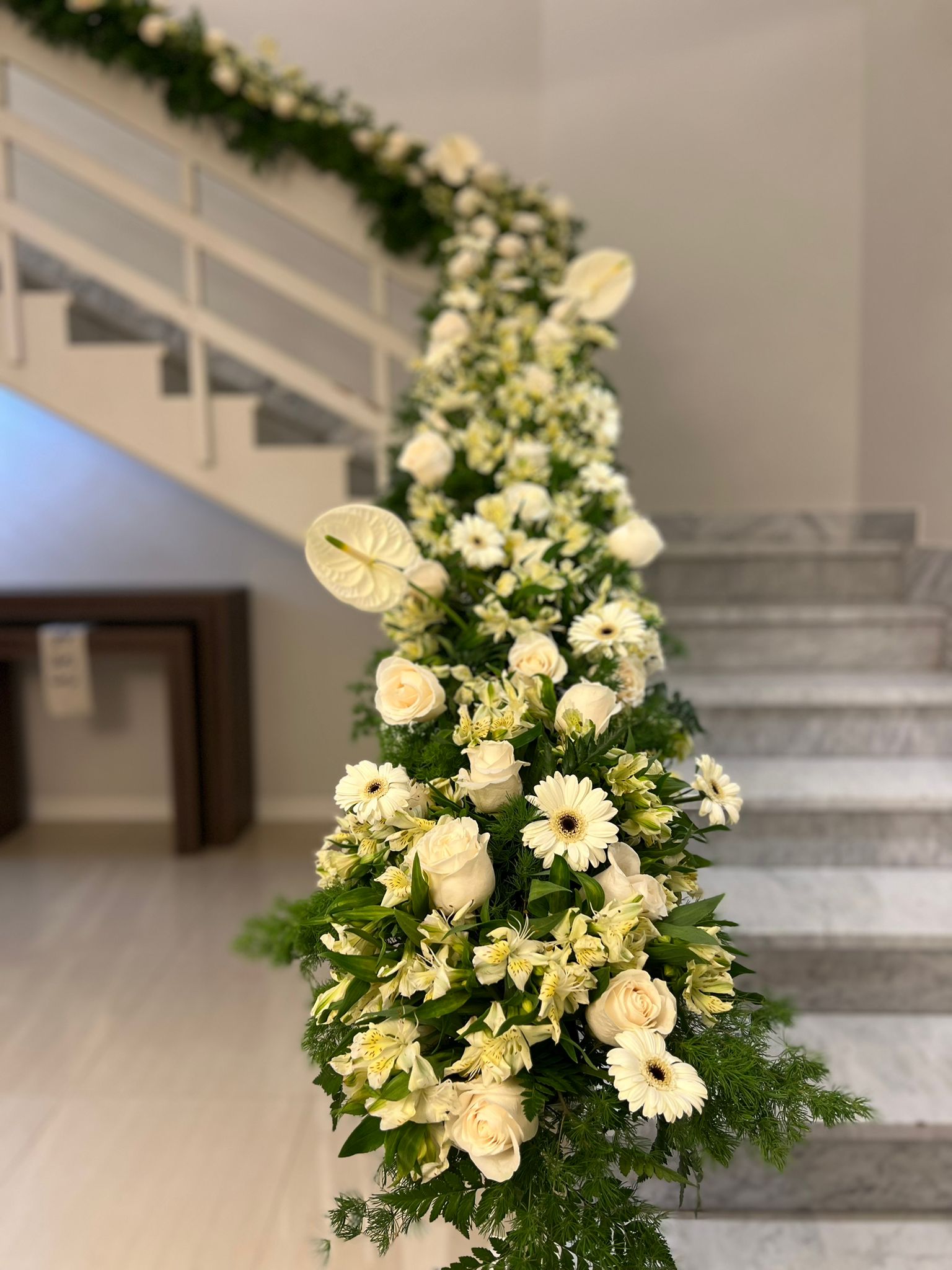 Coordinate a natural flower drawer 7 meters 
Jori of White 
Stomaria of White 
Gerbera of White 
Antrim of White 
Green Asparagus 
Green Leaf Laser