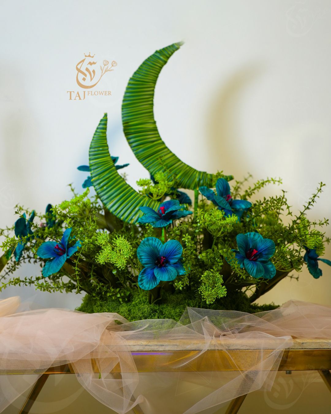 15 Tulips - 2 Punch Mini Eucalyptus - 1 Punch Light Stryglass - 4 Punch Amoe - 2 Crescent Acrylic